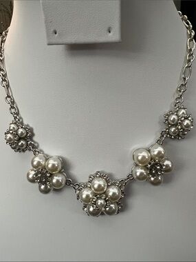 Paparazzi Silver Pearl Floral Statement Necklace